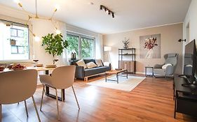 Homefy Bright And Cozy Holiday Apartment - Washer & Dryer - Free Parking